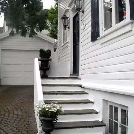 Bed Books & Breakfast * Stavanger