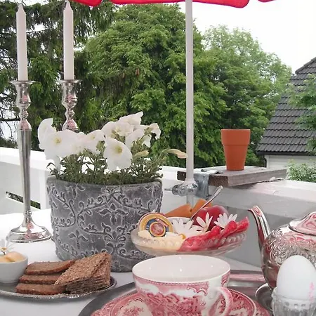 Bed Books & Breakfast *
